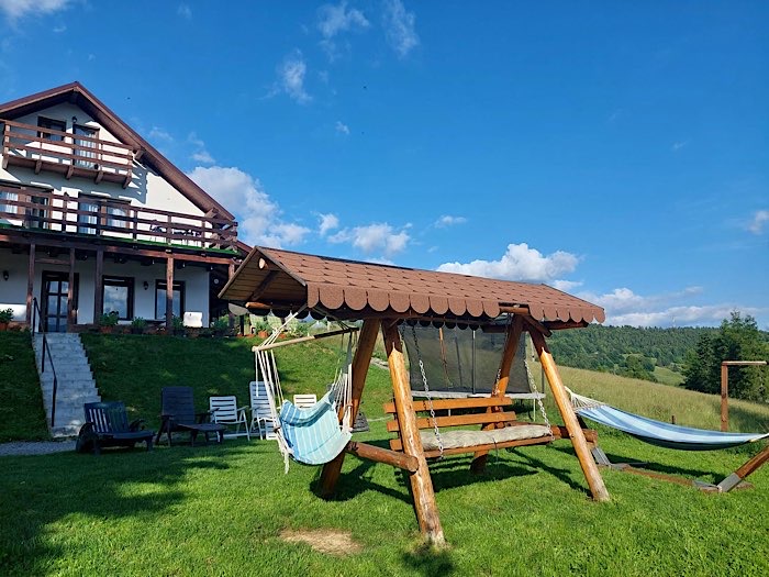 Tot mai mulți români aleg vacanțele în liniște. Pensiunea Emilia din Arieșeni, refugiul din inima munților