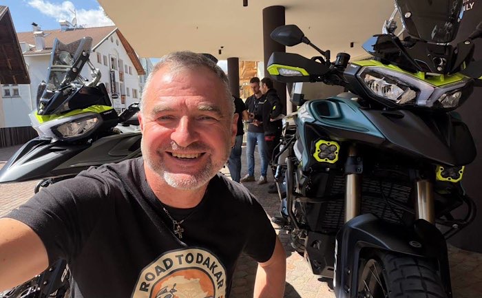 Sătmăreanul Bertici Attila testează în premieră pentru România noul Benelli TRK 902 în Dolomiți