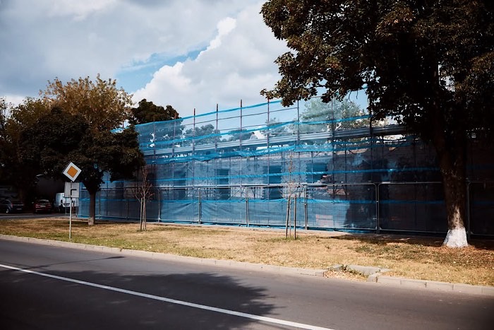 Lucrările de reabilitare a clădirii de pe strada Porumbeilor nr. 1 continuă