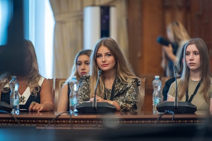 O elevă a Colegiului Național „Ioan Slavici”, invitată să vorbească la Gala Performanței