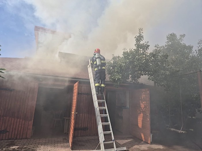Pompierii sătmăreni, intervenții la incendii în Satu Mare, Păulești și Căuaș
