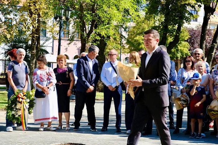 Ziua Limbii Române, marcată la Satu Mare: jerbă de flori depusă la Monumentul Limbii Române